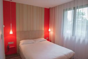 Hotels Logis Domaine du Moulin Cavier : Chambre Simple