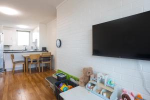 Cosy 2 BDR APT in heart of Fremantle with Parking