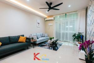 K Home - Cozy 2-Storey Home -5R3B -16 Pax - CityKK - ImagoMall