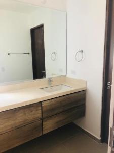 Great house with pool close to the airport and Panama City