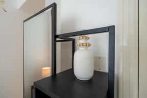 Chic 2BR - Bright Balcony Bliss in Al Reem