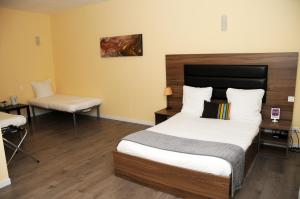 Hotels Kyriad Direct Morez : photos des chambres