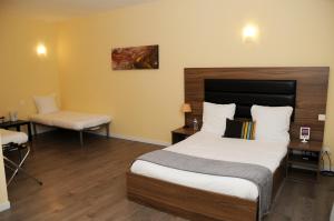 Hotels Kyriad Direct Morez : photos des chambres