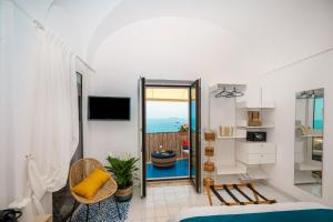 Elegant Suite with Sea View Balcony in Positano