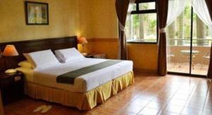 The Ritz Hotel at Garden Oases