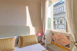 Duomo Window by Brunelleschi Hospitality