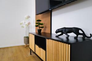 Spacious City Apartment Parking WiFi 6 Pax