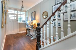 Beautiful 5BDR 3Bath Home in Quiet Barnes