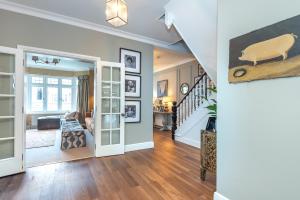 Beautiful 5BDR 3Bath Home in Quiet Barnes