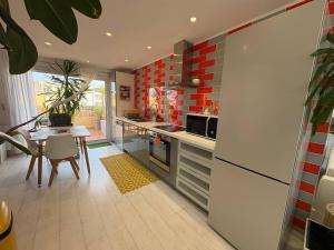 Charmant T4 en duplex avec grande terrasse et petite vue mer