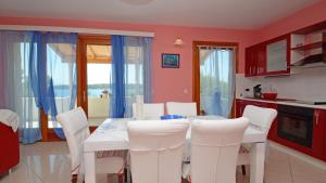 Waterfront house Kata by Villas Guide