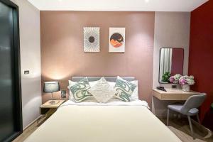 Walk-to-Everywhere Luxury Condo, Central Pattaya