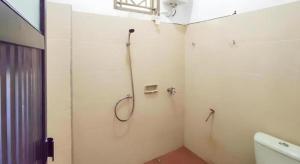 OYO 93051 Wisma Syariah Buloe Near Lapangan Abubakar Lambogo Batili Enrekang