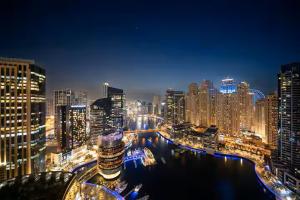 Vogue Vacation Homes, Marina JW Marriott with Direct Access to Marina Mall, Studio Apartment with Balcony and Marina Skyline View, Access toAmenities