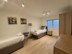 Ascot Spacious 4 Bedroom Home with Driveway