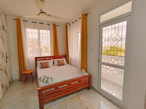 Studio near the Beach, 0742 for 616 then 120