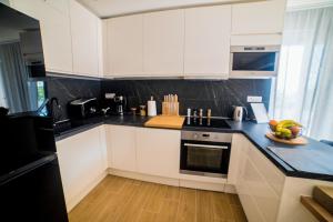 Apartman 76 - Modern Apartment with On-Site Private Parking
