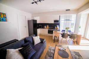 Apartman 76 - Modern Apartment with On-Site Private Parking