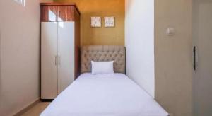 OYO Living 1877 Side Corner