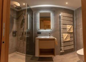 Appartement Zillertal Klee mit Restaurant KleemenTine