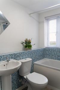 2 Bed Apt with free parking on driveway and free Wi-Fi