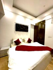 Luxurious-STAY-swimming pool