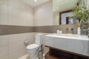 Bright, modern flat on the Marina Promenade