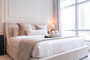 Bright, modern flat on the Marina Promenade