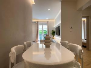 Elegant Living in Glyfada Center