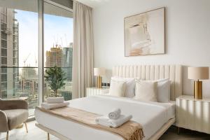 VayK - Luxury 1 BD with Panoramic Canal Views