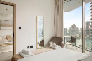 VayK - Luxury 1 BD with Panoramic Canal Views