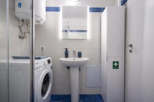 Downtown Family Apartment - Walk to Metro by ΜΡS