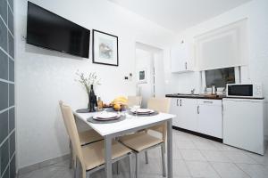 Studio apartment near the waterfront 08