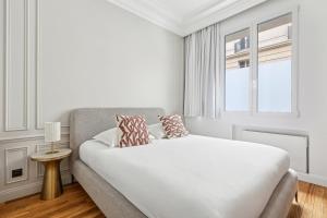 Interior Design - Apartment 6P-2BR - Tour Eiffel