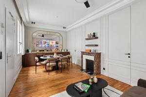 Interior Design - Apartment 6P-2BR - Tour Eiffel