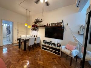 Quarto 3 pessoas no melhor do Leblon, 2 quadras da praia