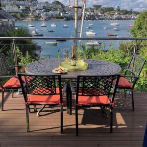 Beautiful Cottage on the Water Front Polruan