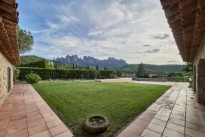 LuxRural Montserrat | Piscina con Vistas Únicas
