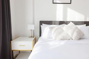 Modern 2-Bedroom Flat with Balcony