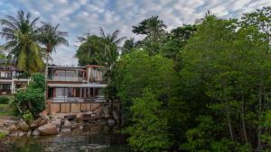 Villa Amrita - Oceanfront Villa with Private Beach