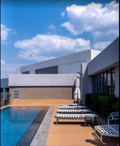 Luxurious and Modern, Menlyn Maine Residences 825