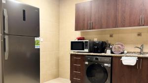 Spacious 2BR Apartment,3 Bathrooms, Near Mall