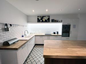 UrbanFlat 166 - Luxury Apartment in the Center of Paris