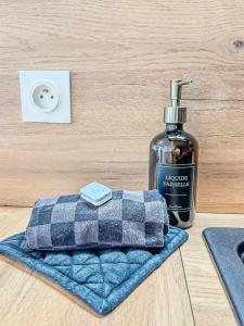 Saint Nico Captain 5 min to Port, Train Station &