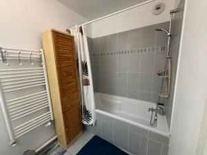 Cité du Vin 2 bedroom apartment - parking space