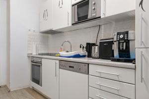 Private Rooms in comfy 6-Bedroom Apartment Near Millennium City