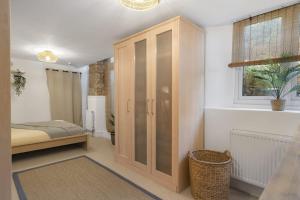 Beautiful Apartment with Parking Central Exeter