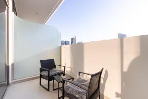 Elegant Designer Studio with Balcony & Rooftop Pool in JVC