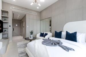 Elegant Designer Studio with Balcony & Rooftop Pool in JVC