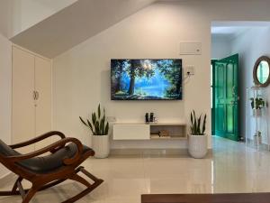 The Greendoor Villa - Zalor, 500 mtrs to Beach